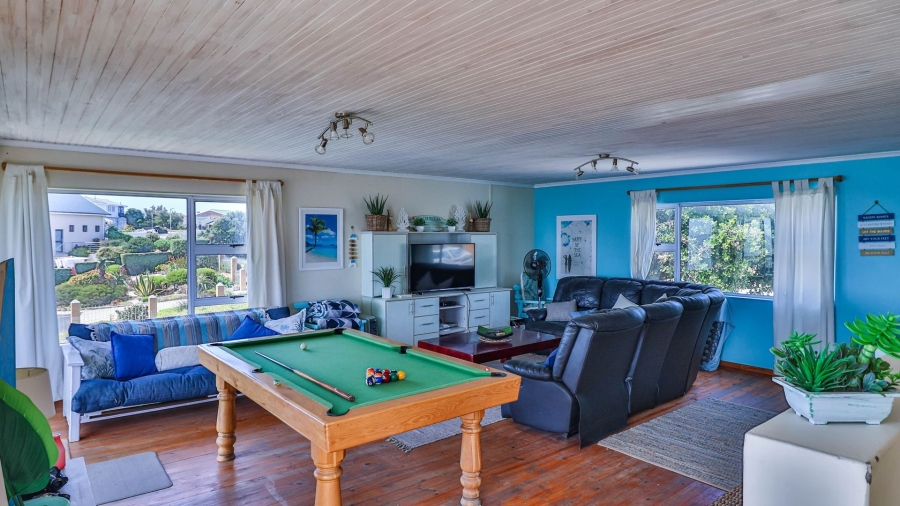 4 Bedroom Property for Sale in Perlemoenbaai Western Cape